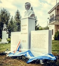 Με μεγάλη επιτυχία τα αποκαλυπτήρια της προτομής του Λόρδου Βύρωνα στα Ιωάννινα